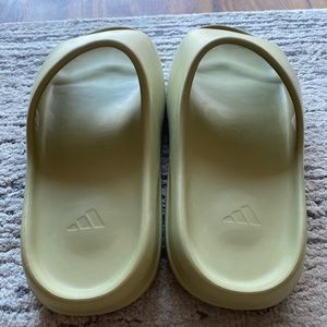 Yeezy Slide Resin